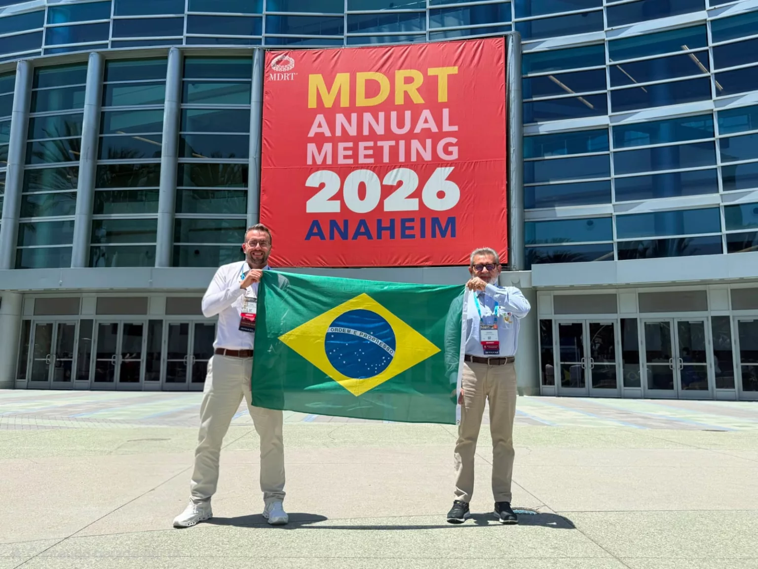 Felipe e Josusmar Sousa levam a bandeira brasileira ao evento Felipe e Josusmar Sousa levam a bandeira brasileira ao evento